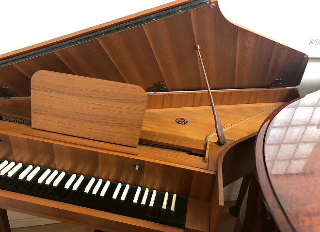 ピアノの鍵盤の写真